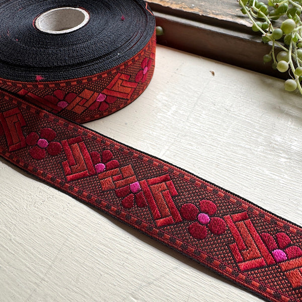 Art Deco Magenta Ribbon