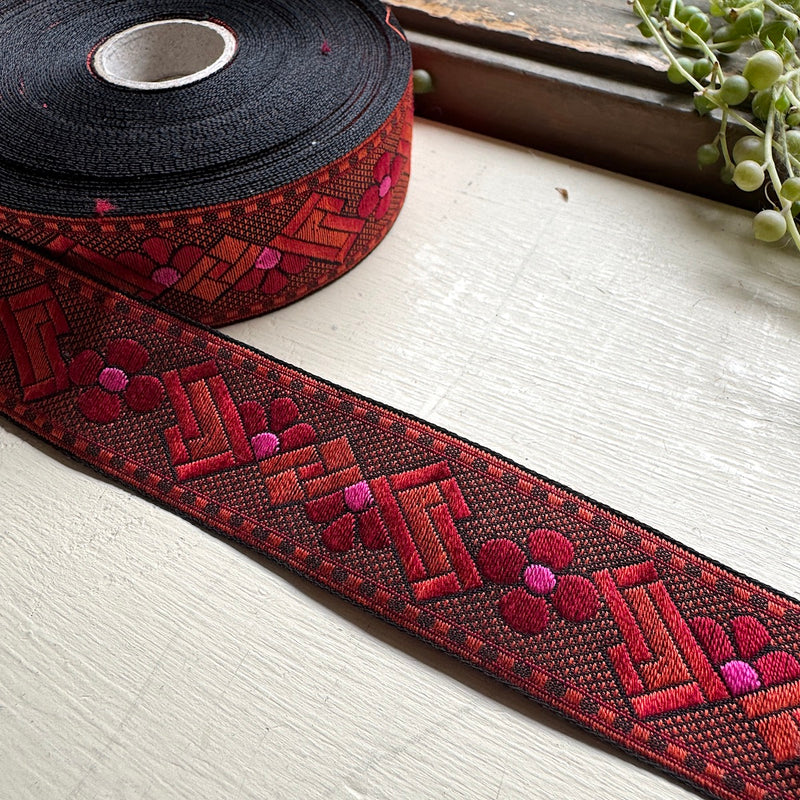 Art Deco Magenta Ribbon