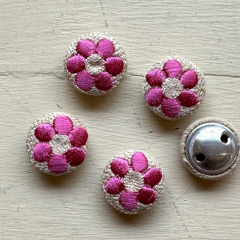 Daisy Button