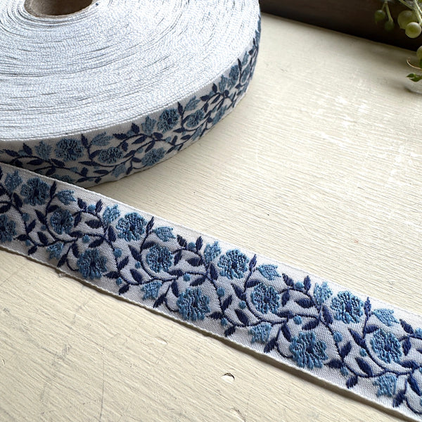 Trachtenblumenranke 02 Ribbon