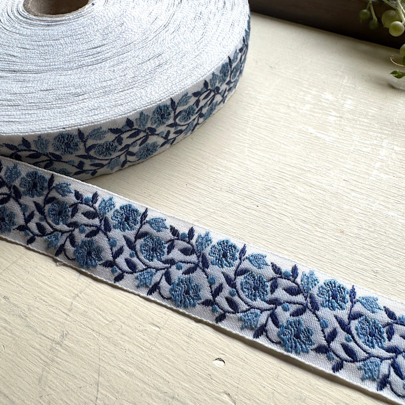 Trachtenblumenranke 02 Ribbon